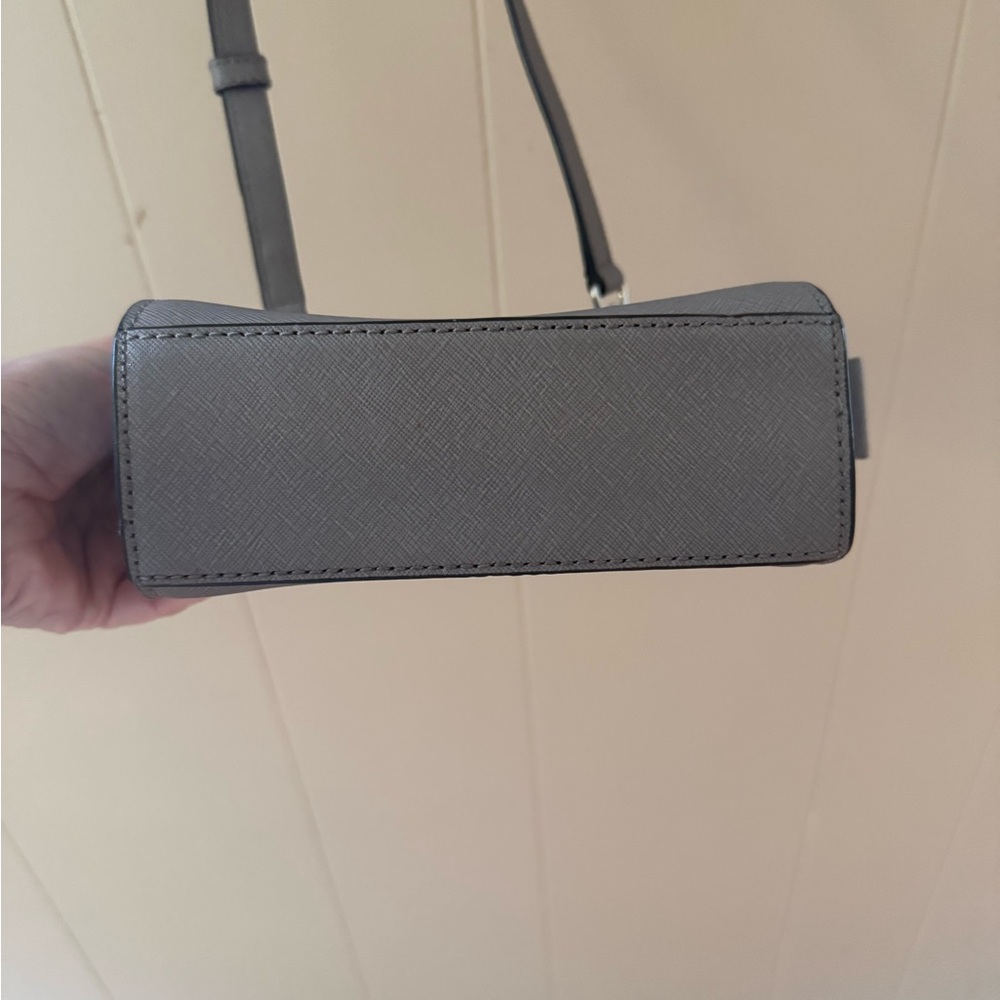 Michael Kors Elegant Gray Crossbody Bag - Picture 2 of 5